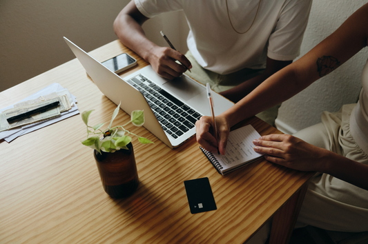 Comment bien déléguer la gestion de son bien sans perdre le contrôle